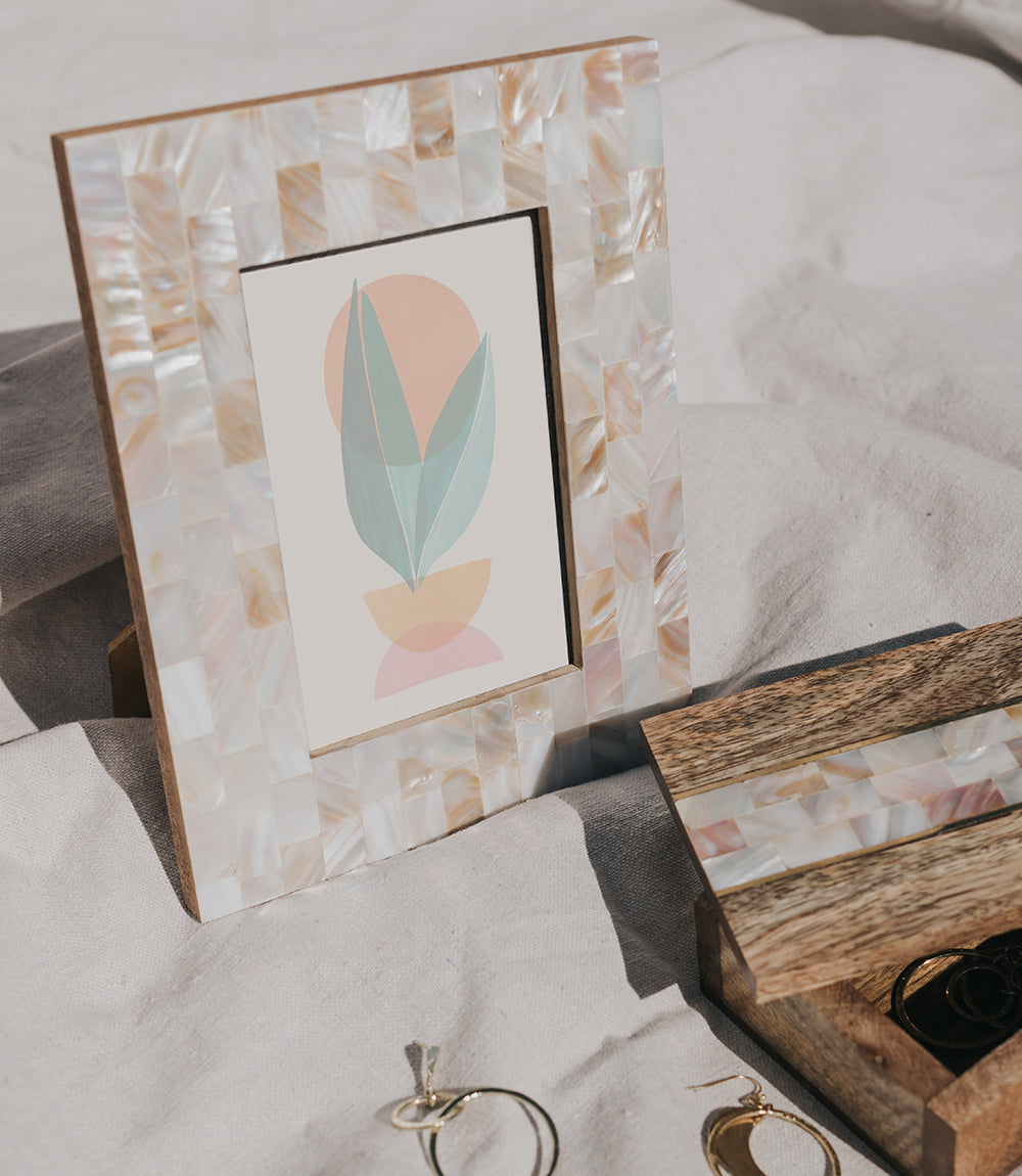 Chitra 4x6 Mother of Pearl Picture Frame