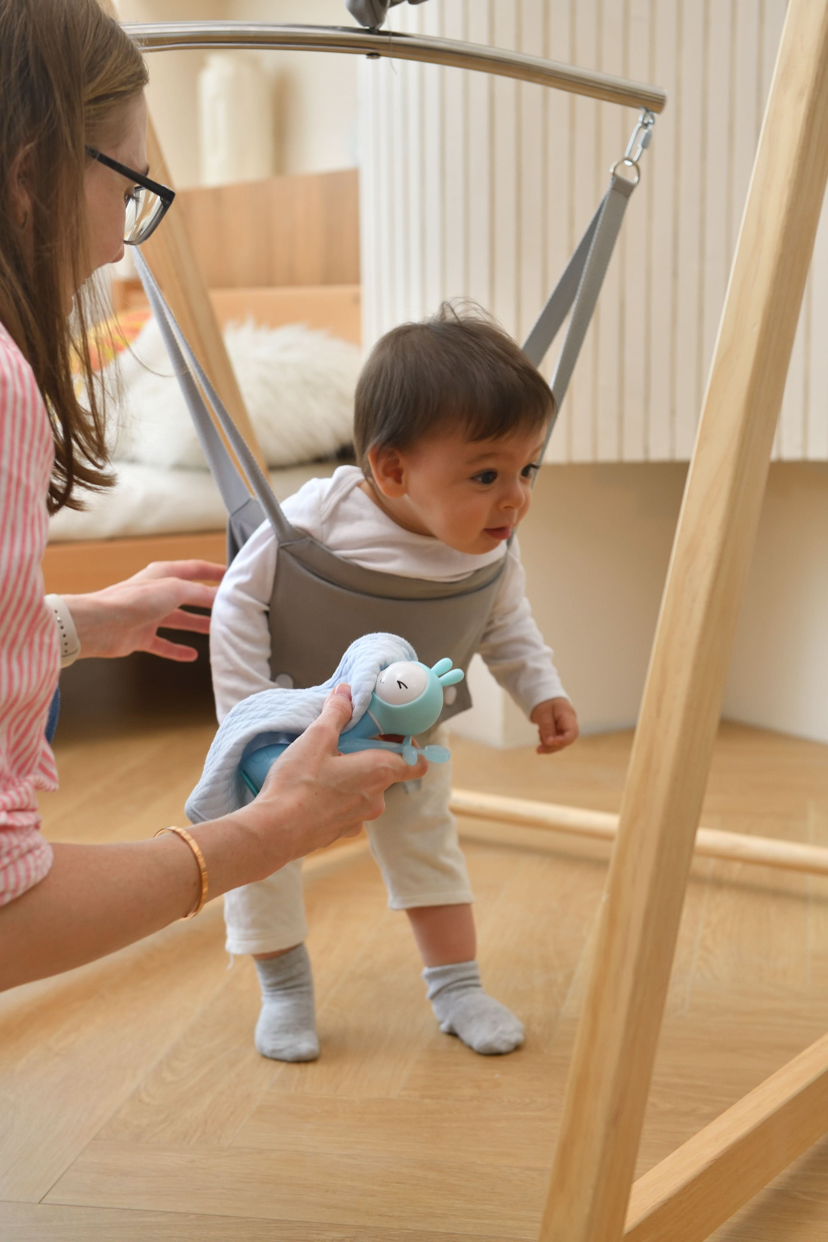 Avenlur Tulip Foldable Baby Bouncer with Harness