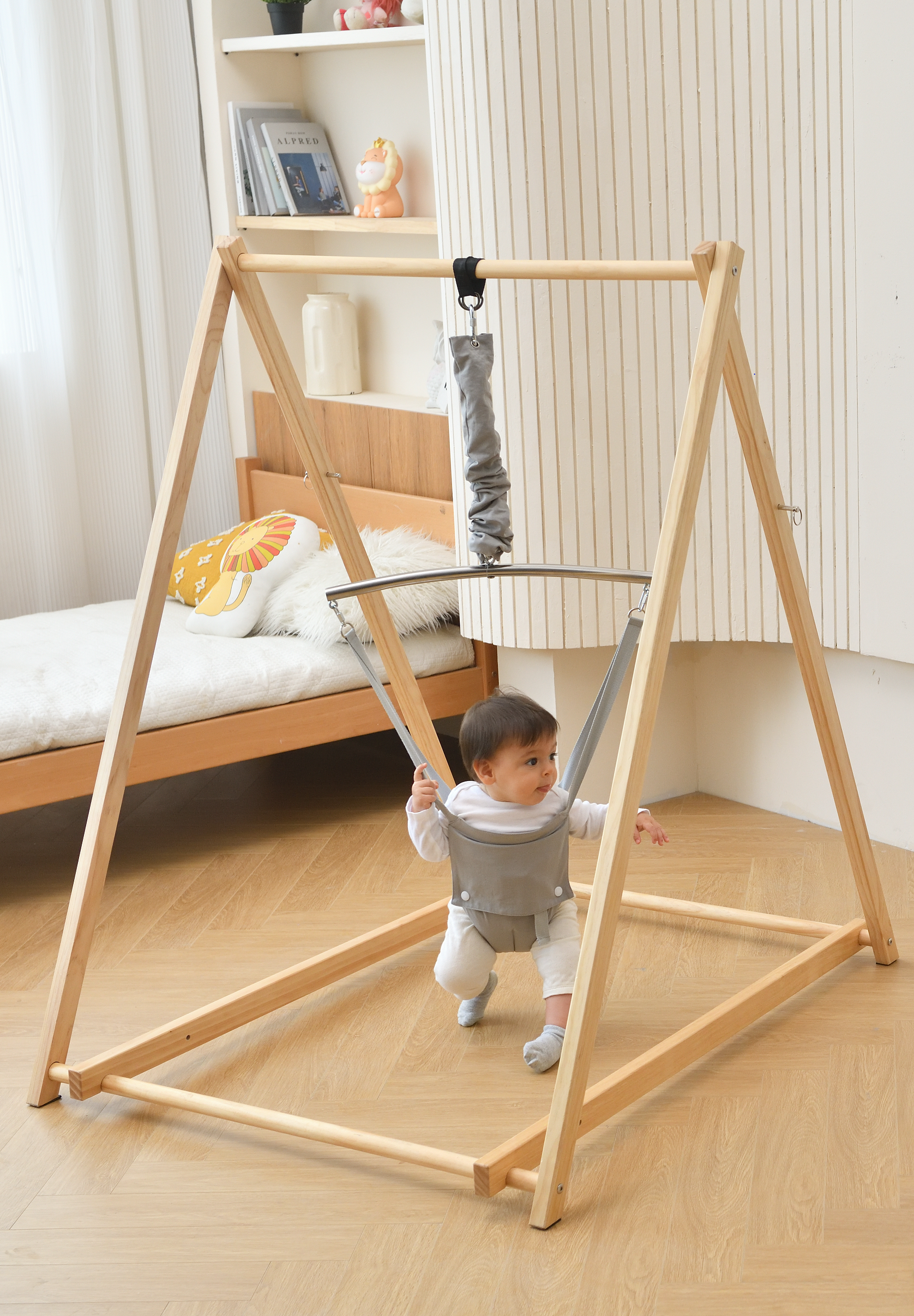 Avenlur Tulip Foldable Baby Bouncer with Harness