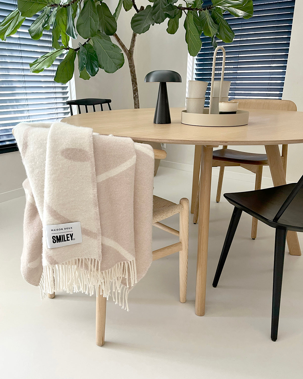 Maison Deux x Smiley Blanket | White / Grey Print