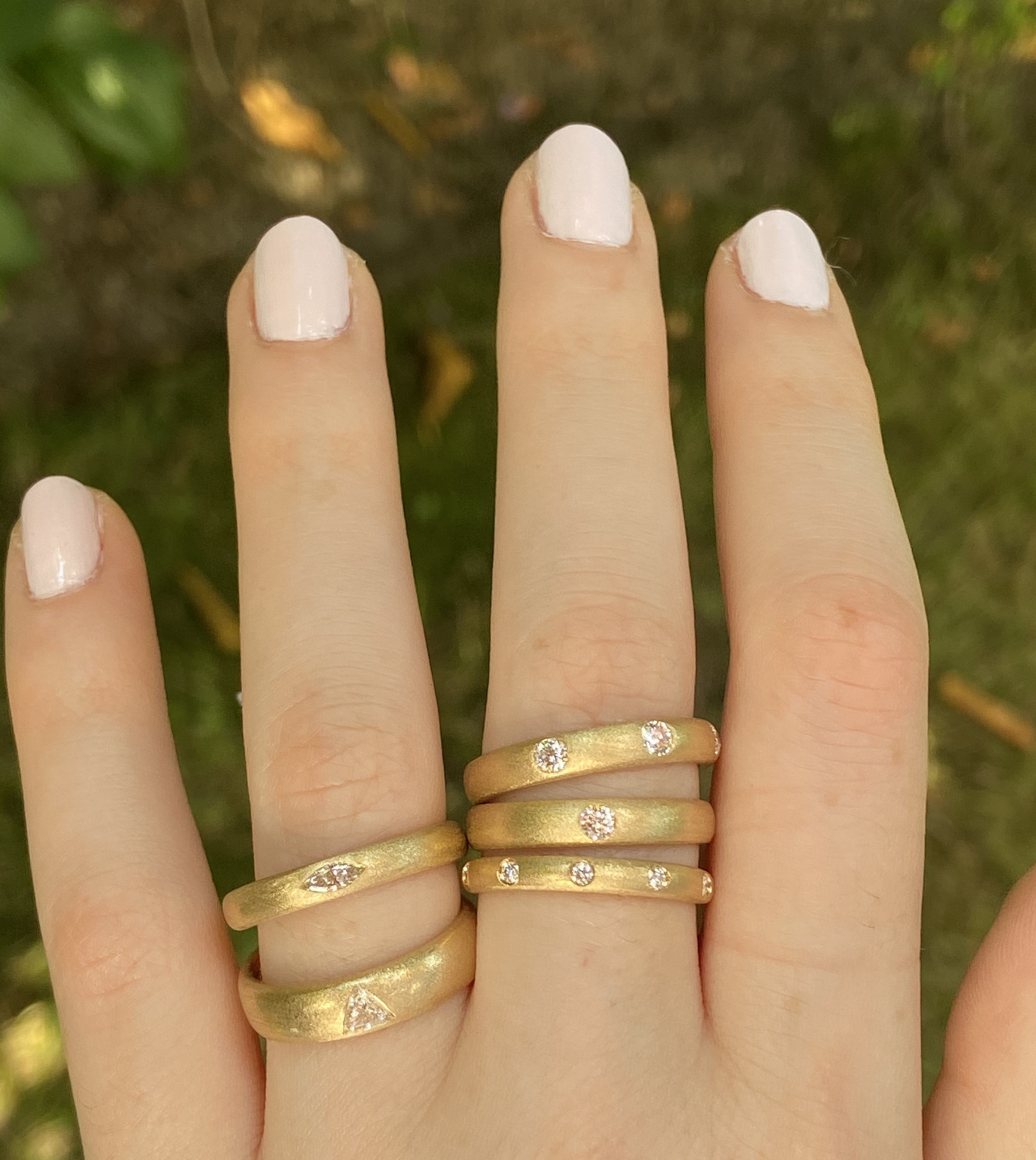 Diamond 3 Stone Flush Band